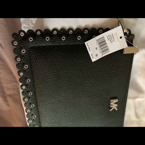 Michael Kors wristlet - Picture 2 of 2